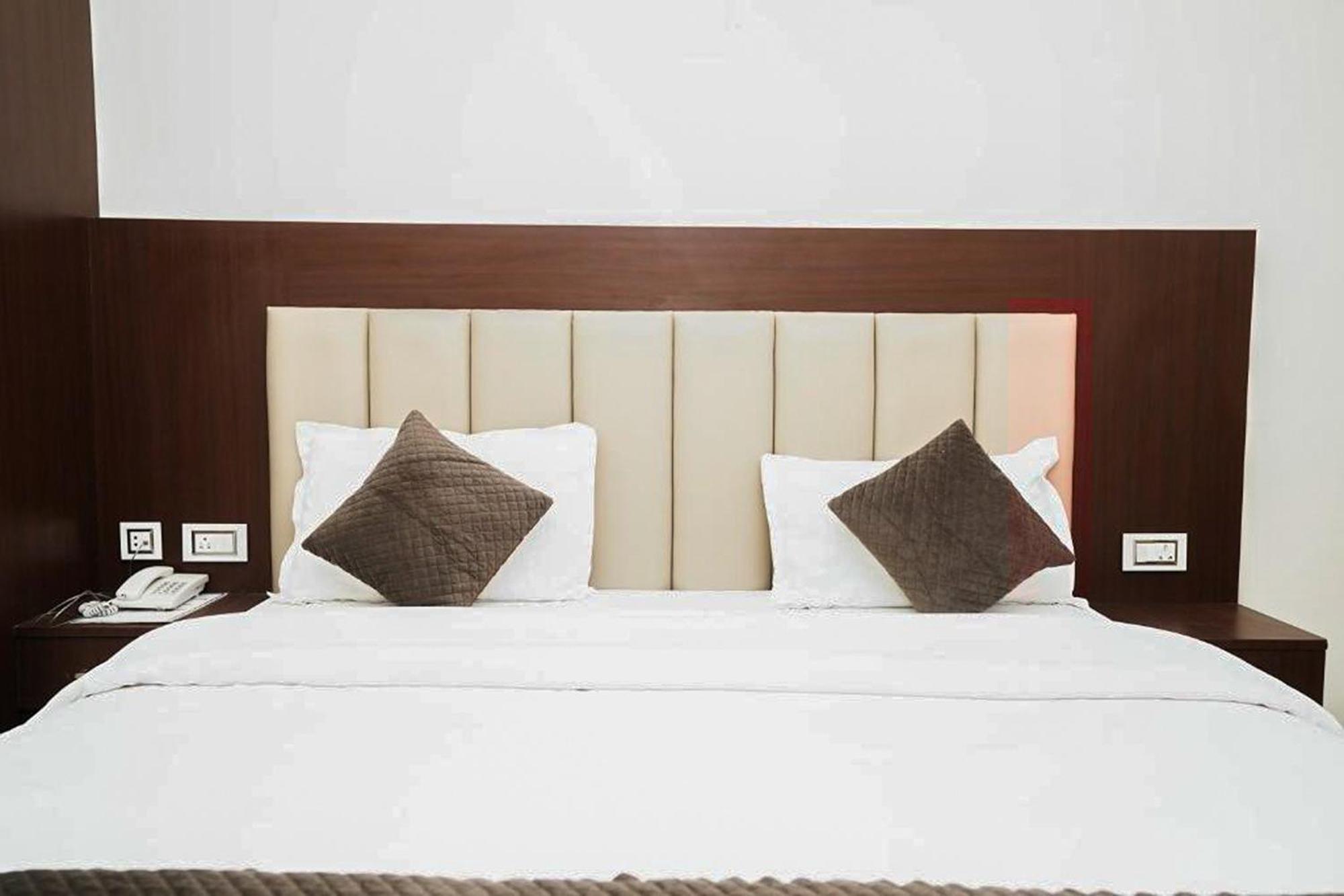 Hotel The 7 Seas Rishikesh Exterior photo