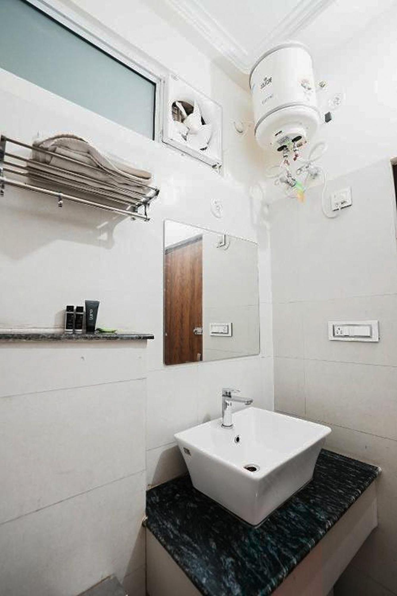 Hotel The 7 Seas Rishikesh Exterior photo