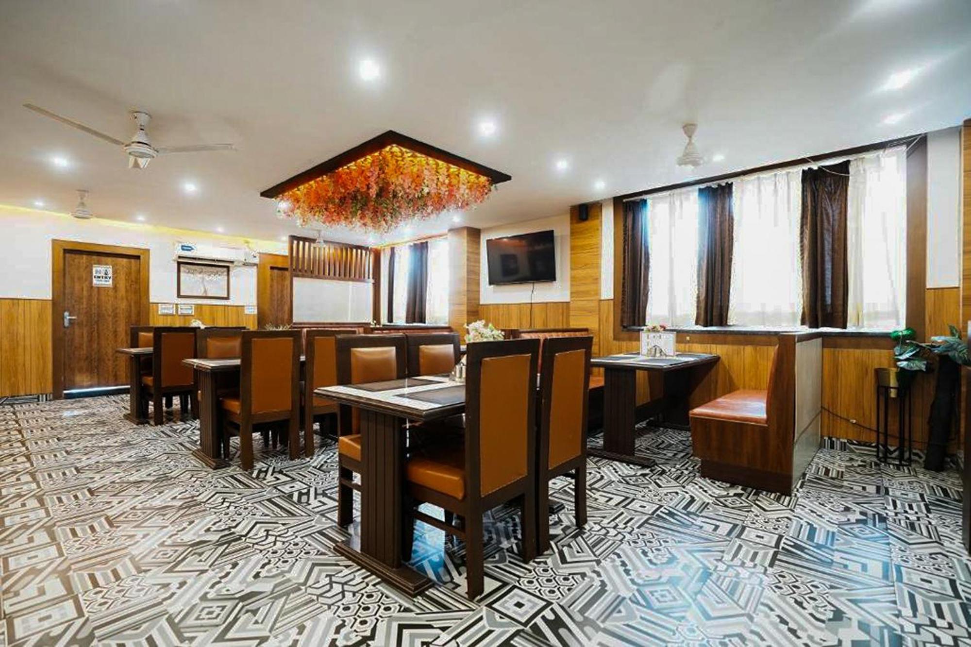 Hotel The 7 Seas Rishikesh Exterior photo